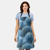 Frosted Blue Pinecones エプロン (着用した状態)
