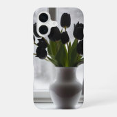 "Frosted Elegance: Black Tulips in a White Vase iPhone 16ケース (裏面)