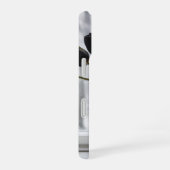 "Frosted Elegance: Black Tulips in a White Vase iPhone 16ケース (右側面)