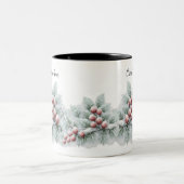Frosted Winter Berry and Spruce Botanical Holiday  ツートーンマグカップ (中央)