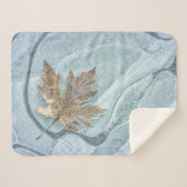 Frosty Maple Leaf Frozen on Ice シェルパブランケット (正面(横))