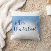 Frosty Serenity: Winter Wonderland Blue & White クッション (ブランケット)