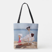 Fubby Bruidsmeisje met Bruid op strand. トートバッグ (裏面)