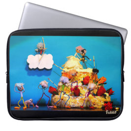 Fubby bruiloft met cupido die voor liefde zorgt. ラップトップスリーブ