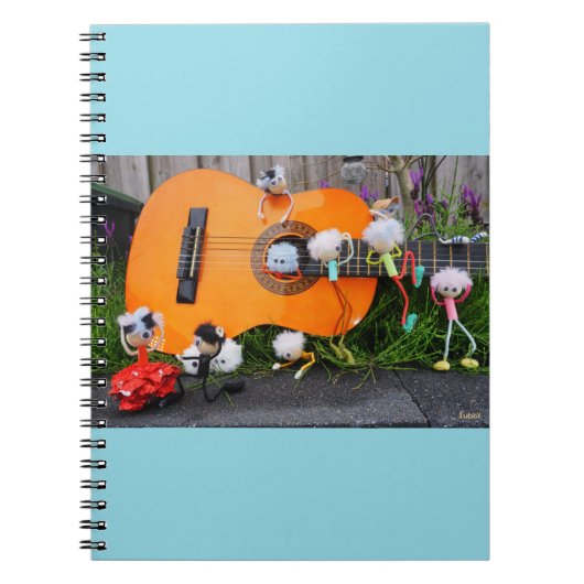 Fubby creaties die Paso Doble dansen en muziek mak ノートブック (正面)