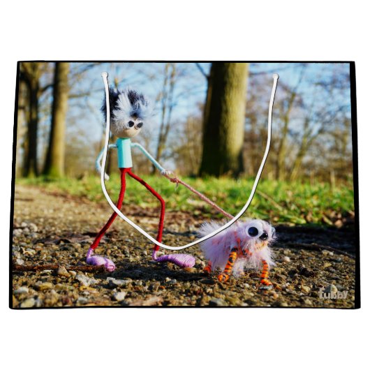 Fubby die zijn hondje uitlaat. ラージペーパーバッグ (正面)