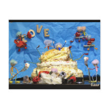 Fubby feest met taart en bruidspaar.