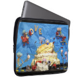 Fubby feest met taart en bruidspaar. ラップトップスリーブ (正面右)