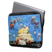 Fubby feest met taart en bruidspaar. ラップトップスリーブ (正面左)