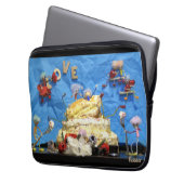 Fubby feest met taart en bruidspaar. ラップトップスリーブ (正面左)