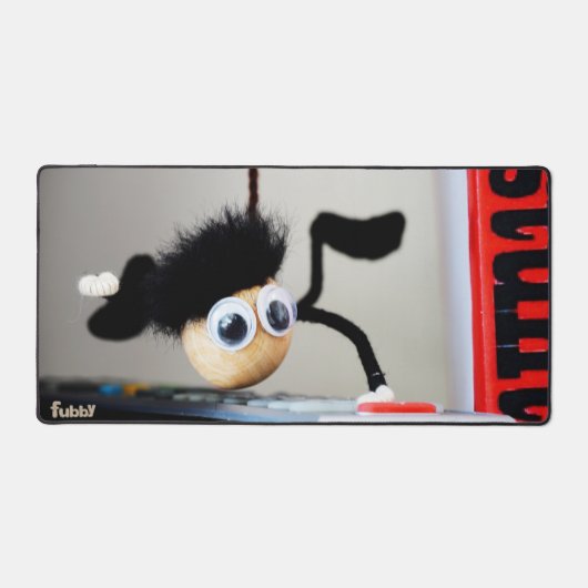 Fubby hangend als de scene van Tom Cruise. デスクマット (正面)