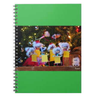 Fubby Kerstkoor met humoristisch detail. ノートブック