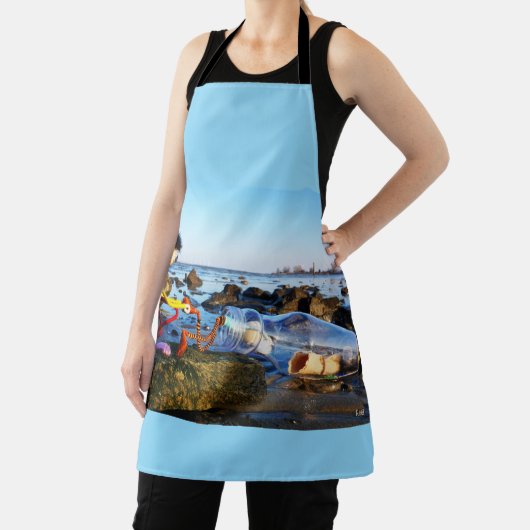 Fubby met flessenpost aan de kust. エプロン (インサイチュ)