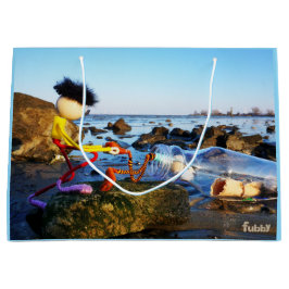 Fubby met flessenpost aan de kust. ラージペーパーバッグ