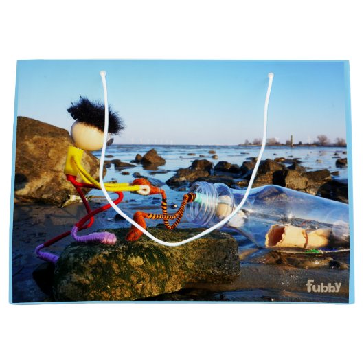 Fubby met flessenpost aan de kust. ラージペーパーバッグ (正面)