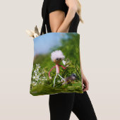 Fubby met Vlinder in een zomers landschap. トートバッグ (クローズアップ)