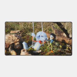 Fubby monster op de schommel. デスクマット