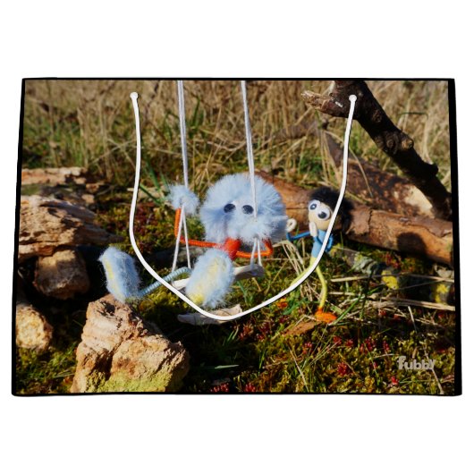 Fubby monster op de schommel. ラージペーパーバッグ (正面)