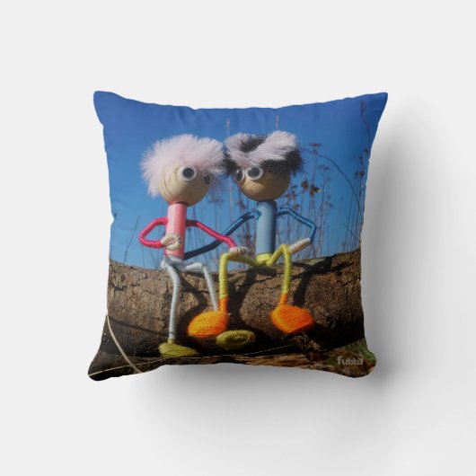 Fubby paartje dat romantisch verliefd zitten. クッション (裏面)