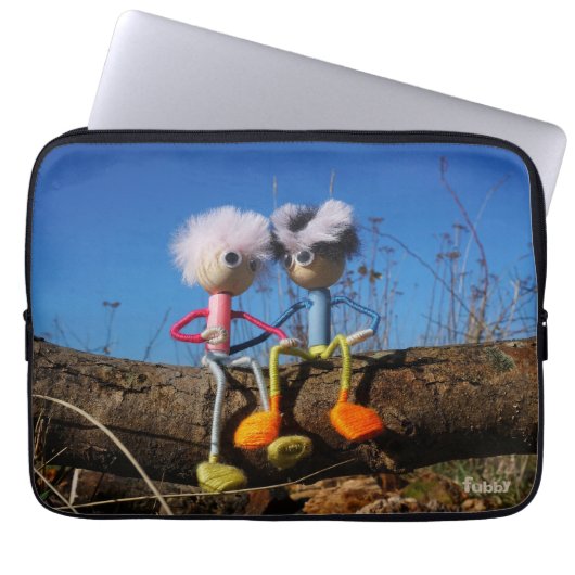 Fubby paartje dat romantisch verliefd zitten. ラップトップスリーブ (正面)