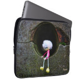 Fubby poppetje dat in een muur zit. ラップトップスリーブ (正面右)