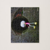 Fubby poppetje dat in een muur zit. Een schattig m ジグソーパズル (縦)