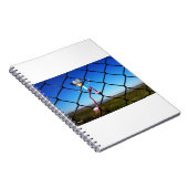 Fubby poppetje dat in het hek omhoog klimt. ノートブック (右側)