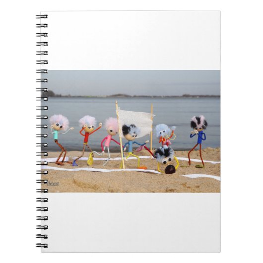 Fubby poppetjes die beach volleybal spelen. ノートブック (正面)
