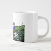 Fubby's bij een molen planten een krokus bol. ジャンボコーヒーマグカップ (右)