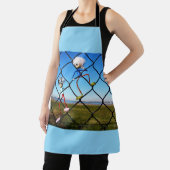 Fubby's die een hek beklimmen. エプロン (インサイチュ)