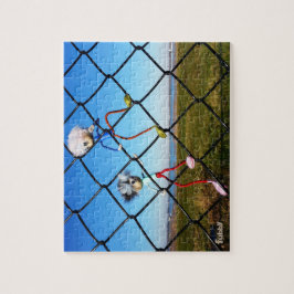 Fubby's die een hek beklimmen. ジグソーパズル