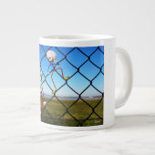 Fubby's die een hek beklimmen. ジャンボコーヒーマグカップ (正面右)