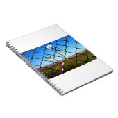 Fubby's die een hek beklimmen. ノートブック (右側)