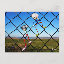 Fubby's die een hek beklimmen. ポストカード