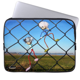 Fubby's die een hek beklimmen. ラップトップスリーブ