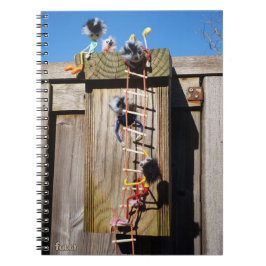 Fubby's die een vogelhuis beklimmen. ノートブック