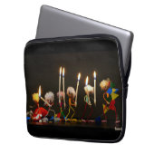 Fubby's die feestelijk met kaarsjes lopen, grappig ラップトップスリーブ (正面左)