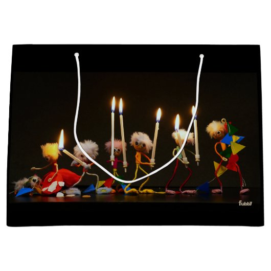 Fubby's die feestelijk met kaarsjes lopen, grappig ラージペーパーバッグ (正面)