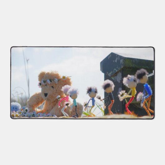 Fubby's die madeliefjes naar een Beer brengen. デスクマット (正面)