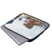 Fubby's die madeliefjes naar een Beer brengen. ラップトップスリーブ (正面下部)