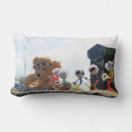 Fubby's die madeliefjes naar een Beer brengen. ランバークッション