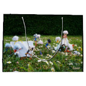 Fubby's die met vakantie kamperen. ラージペーパーバッグ (裏面)