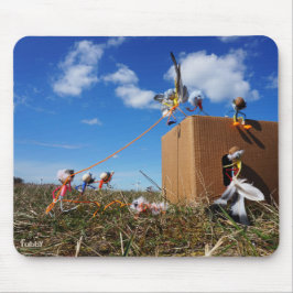 Fubby's die spelen met veren en vliegen. マウスパッド