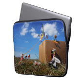 Fubby's die spelen met veren en vliegen. ラップトップスリーブ (正面左)