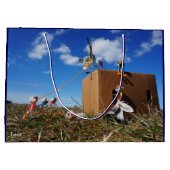 Fubby's die spelen met veren en vliegen. ラージペーパーバッグ (裏面)