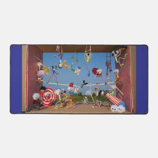 Fubby's in het Circus met allerlei acts.  デスクマット (正面)