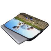 Fubby's in natuur met madeliefjes. ラップトップスリーブ (正面下部)