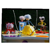 Fubby's met Tulpen jurk bij atelier. ラージペーパーバッグ (裏面)