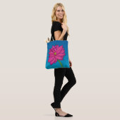 Fuchsia Pink Flower with blue background Tote トートバッグ (モデル)