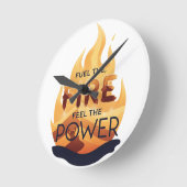 Fuel the Fire Feel the Power Motivational Tee ラウンド壁時計 (傾斜)